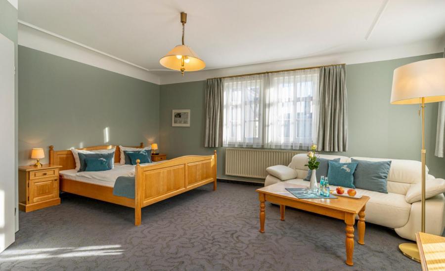 Hotel Ross Zwönitz Esterno foto